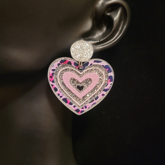 2/$20 Resin Glitter Leopard Pattern Heart Earrings - Picture 3 of 4